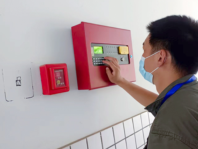 上海天骄消防设施检测技术人员在检测